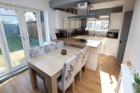 20 Moorside Gardens, Bradford, BD2 3RE