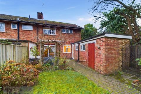 3 bedroom end of terrace house for sale, West Green, Crawley