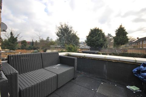 2 bedroom flat to rent, Tritton Road Dulwich SE21