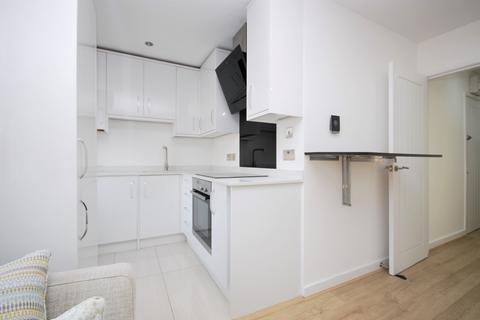 2 bedroom flat to rent, Tritton Road Dulwich SE21