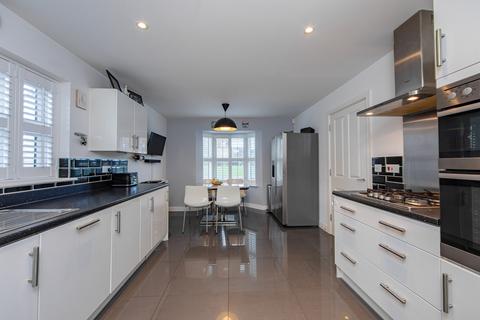 5 bedroom detached house for sale, Claremont Crescent, Rayleigh, SS6