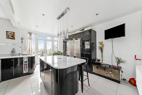 4 bedroom terraced house for sale, Priory Avenue, London E4