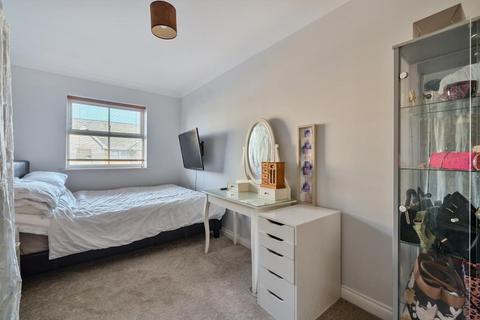 2 bedroom flat for sale, Sunbury-on-Thames,  Middlesex,  TW16