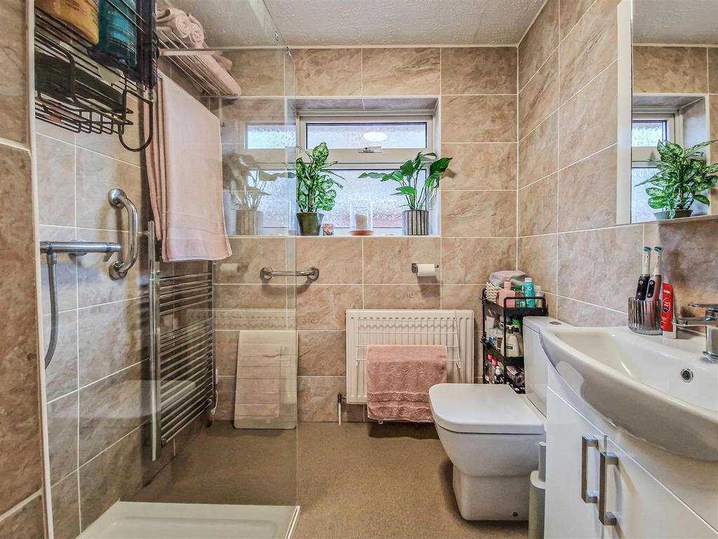 Modern shower room-w.c