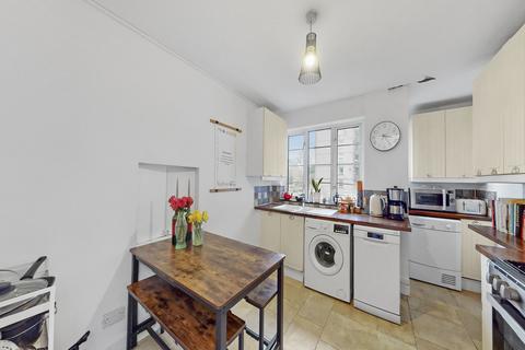 2 bedroom flat to rent, Crown Lane Gardens, London SW16