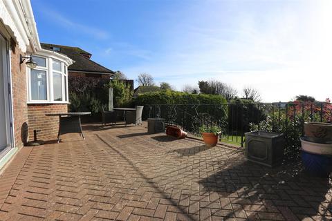 4 bedroom bungalow to rent, Crescent Drive South, Brighton