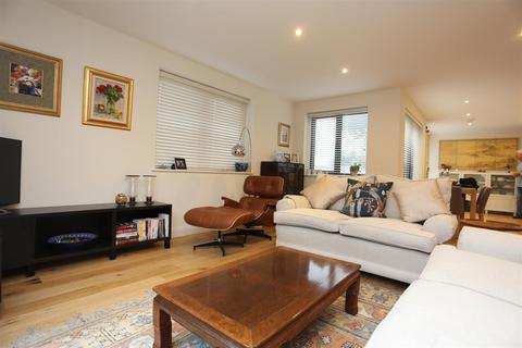 2 bedroom flat to rent, The Upper Drive, Hove