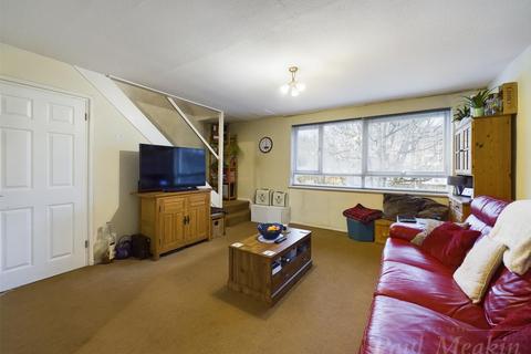 2 bedroom maisonette for sale, Woodpecker Mount, Pixton Way, Croydon, Forestdale, Surrey