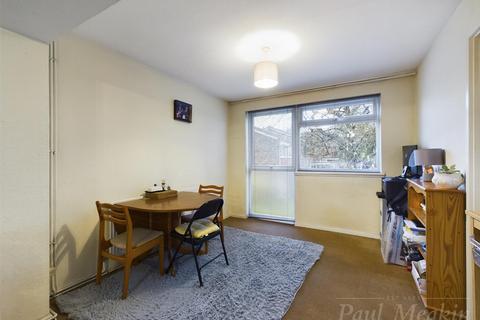 2 bedroom maisonette for sale, Woodpecker Mount, Pixton Way, Croydon, Forestdale, Surrey