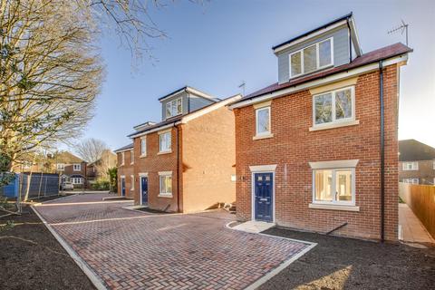 4 bedroom detached house to rent, Bramley Close, High Wycombe HP12