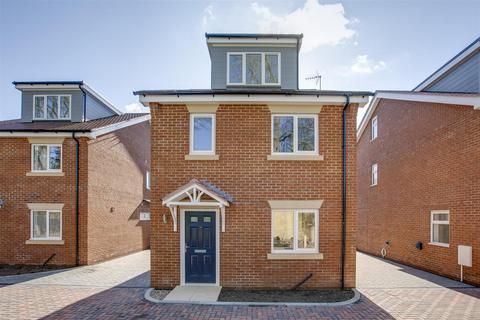 4 bedroom detached house to rent, Bramley Close, High Wycombe HP12