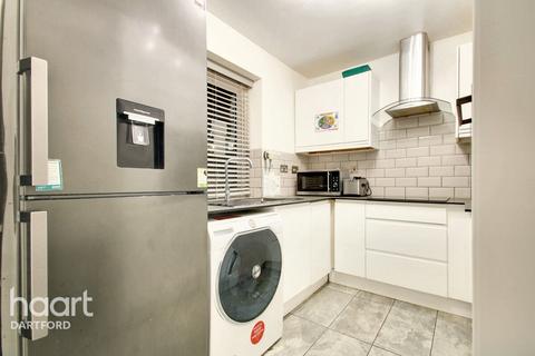 3 bedroom flat for sale, Hilltop Gardens, Dartford