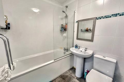 2 bedroom flat for sale, Ashley Cross