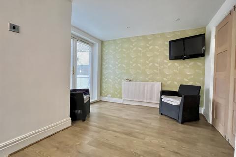 8 Glenluce Drive, Preston, PR1 5TB