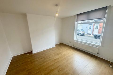 3 bedroom terraced house to rent, Kitchener Street, Sunderland SR4