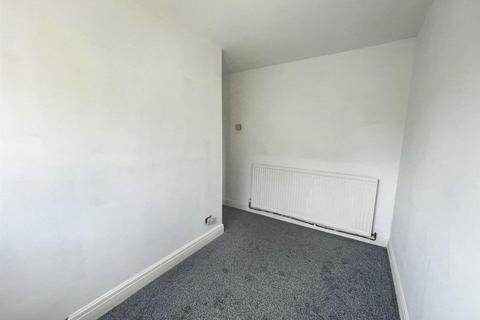 2 bedroom terraced house to rent, Burton Avenue, Doncaster DN4