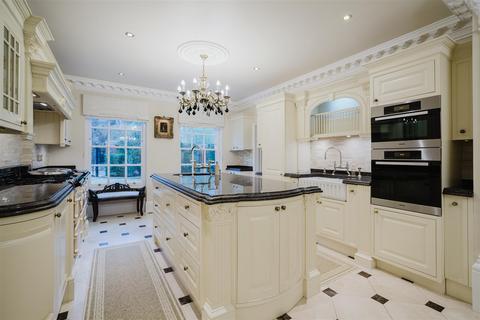 6 bedroom detached house for sale, St. Leonards Hill, Windsor