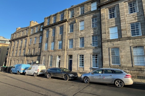 2 bedroom flat to rent, Gardner's Crescent, Edinburgh EH3