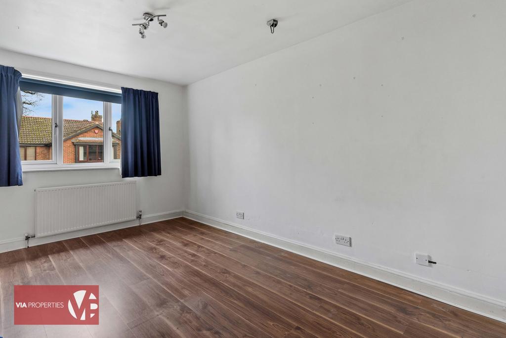 12 Badgers Croft Broxbourne EN10 7 ED via...