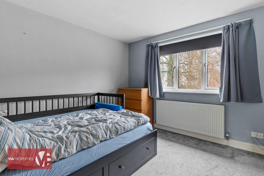 12 Badgers Croft Broxbourne EN10 7 ED via...