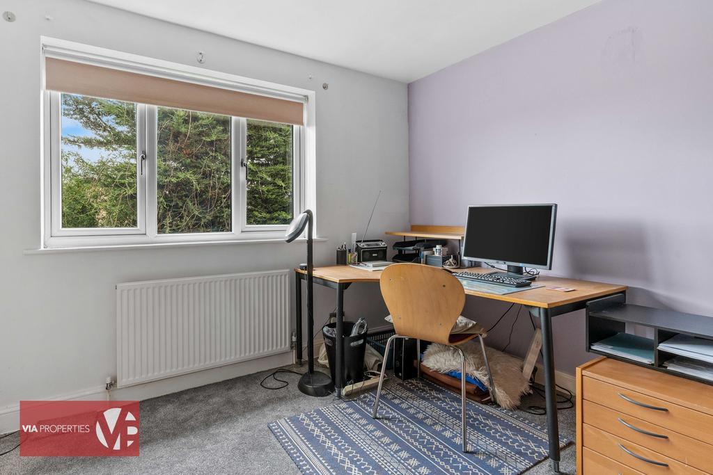 12 Badgers Croft Broxbourne EN10 7 ED via...