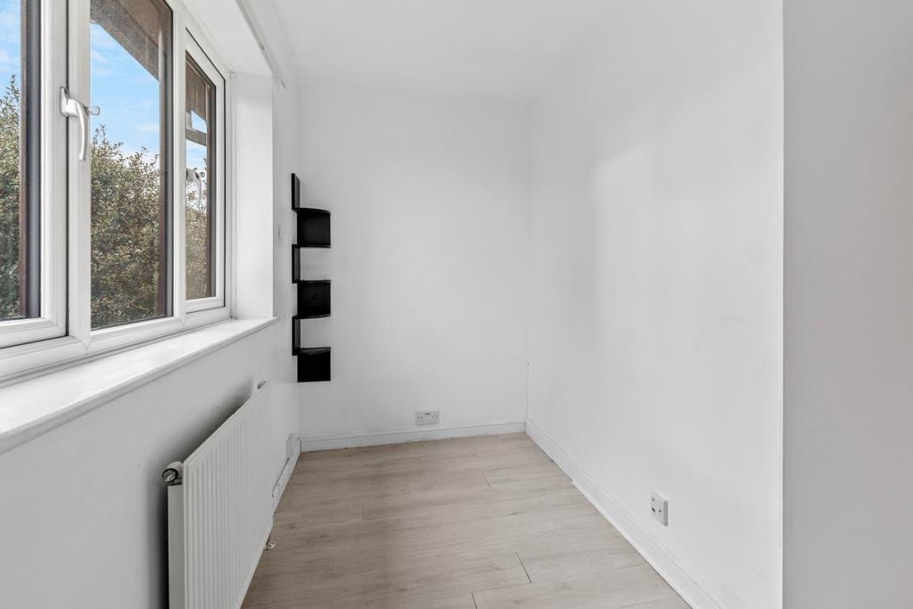 12 Badgers Croft Broxbourne EN10 7 ED via...