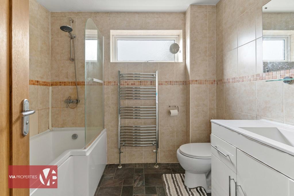 12 Badgers Croft Broxbourne EN10 7 ED via...