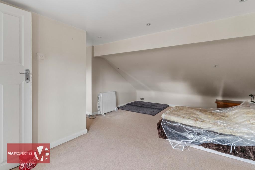 12 Badgers Croft Broxbourne EN10 7 ED via...
