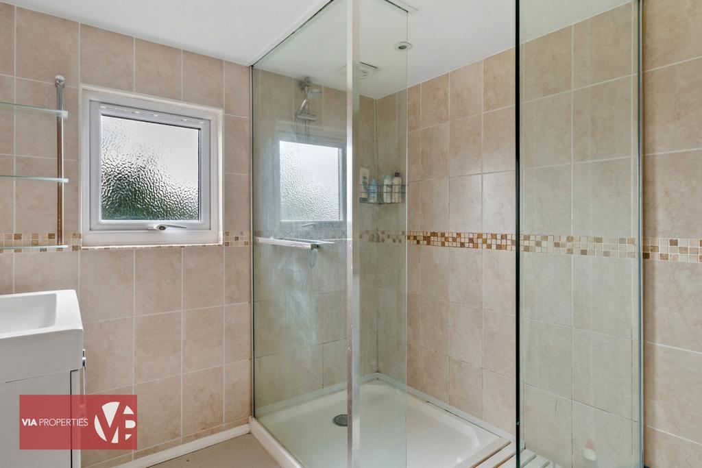 12 Badgers Croft Broxbourne EN10 7 ED via...