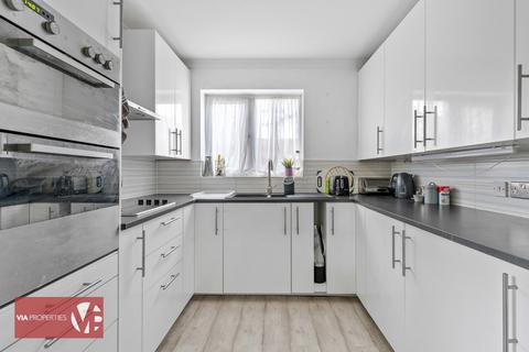 5 bedroom detached house for sale, Badgers Croft, Broxbourne EN10