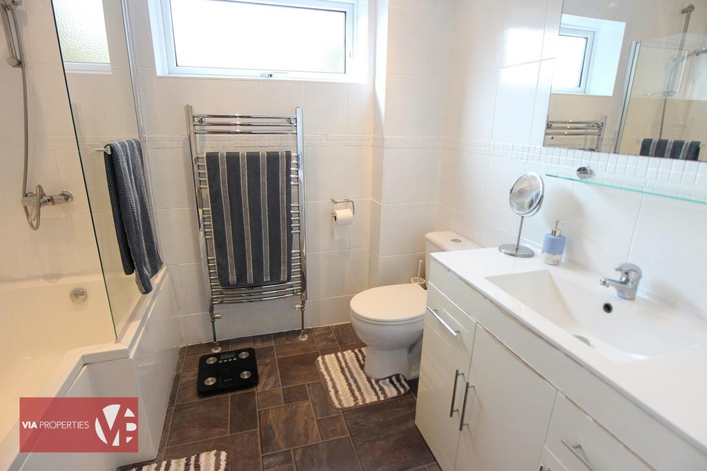 12 Badgers Croft Broxbourne EN10 7 ED via...