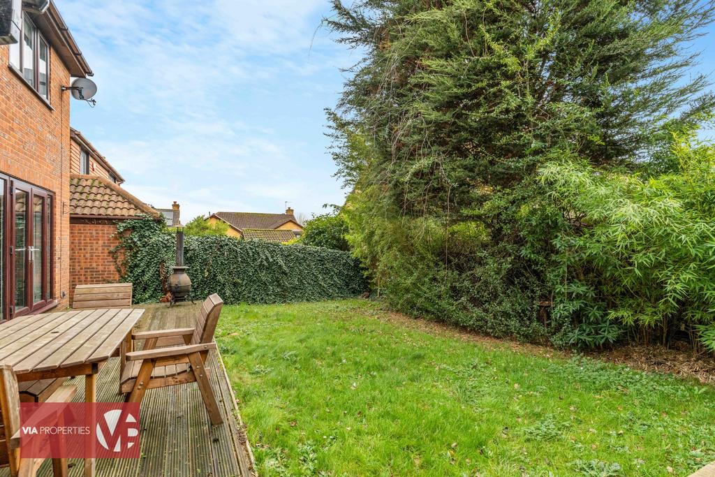 12 Badgers Croft Broxbourne EN10 7 ED via...
