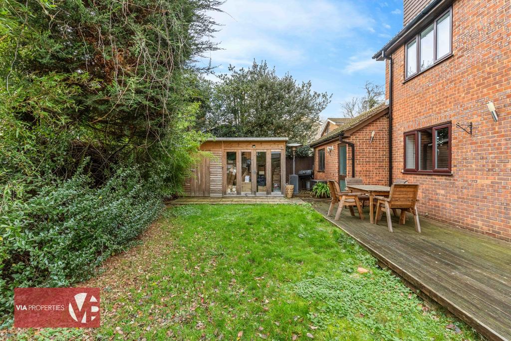 12 Badgers Croft Broxbourne EN10 7 ED via...