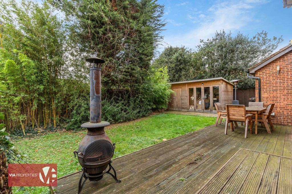 12 Badgers Croft Broxbourne EN10 7 ED via...