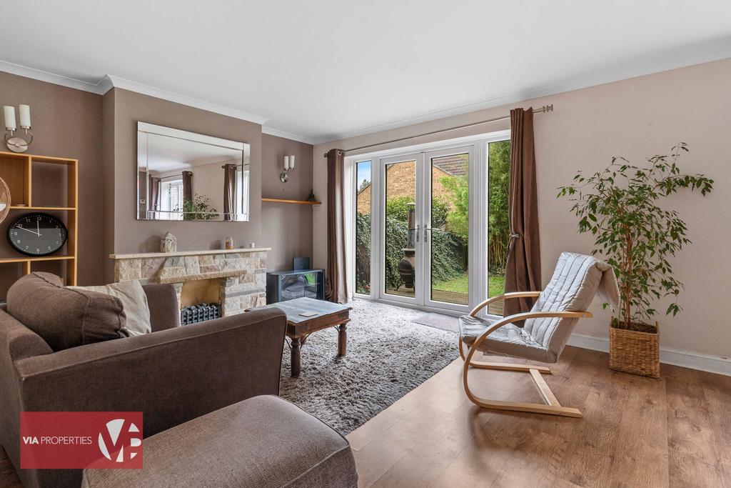 12 Badgers Croft Broxbourne EN10 7 ED via...
