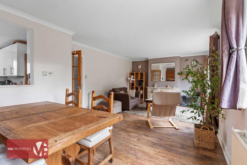12 Badgers Croft Broxbourne EN10 7 ED via...