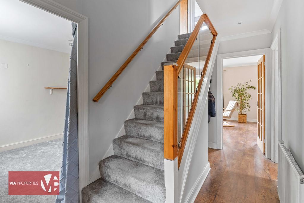 12 Badgers Croft Broxbourne EN10 7 ED via...