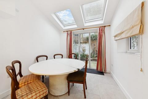 3 bedroom terraced house to rent, Rowena Crescent, London SW11