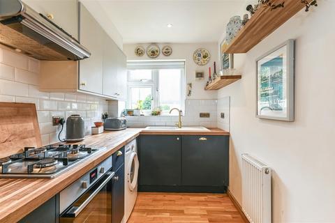 17 Olivers Meadow, Westergate, Chichester, PO20 3YA