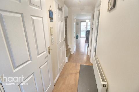 3 bedroom end of terrace house for sale, Westfield Gardens, Romford