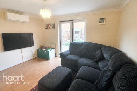 3 bedroom end of terrace house for sale, Westfield Gardens, Romford