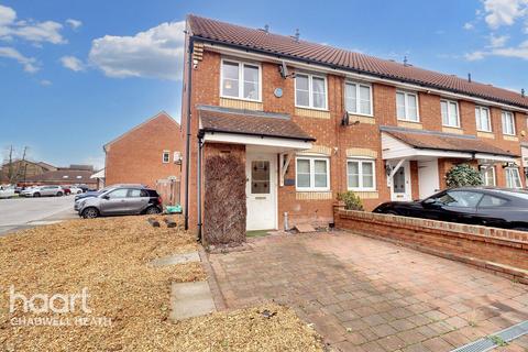 3 bedroom end of terrace house for sale, Westfield Gardens, Romford