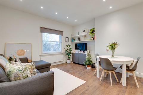 2 bedroom flat for sale, Brondesbury Villas, Queen's Park, London NW6