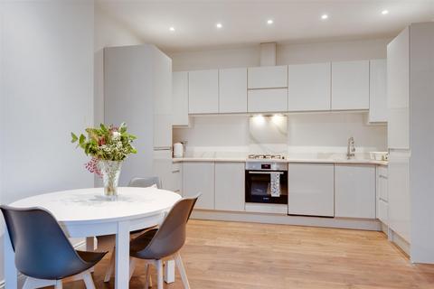 2 bedroom flat for sale, Brondesbury Villas, Queen's Park, London NW6