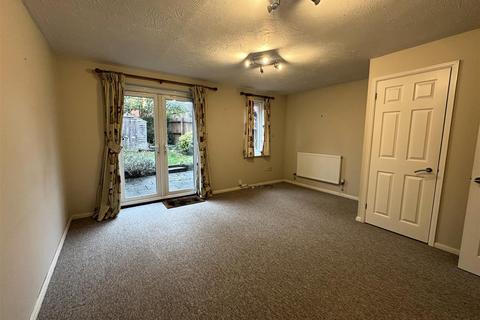 3 bedroom semi-detached house to rent, Foxgrove, Chippenham