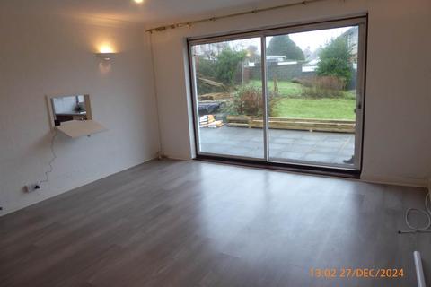 2 bedroom detached bungalow to rent, Hafod Cwnin, Carmarthen,