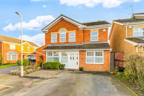 4 bedroom detached house for sale, Walton Close, Shefford