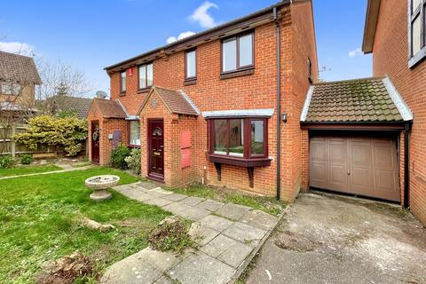 3 bedroom semi-detached house for sale, Reedsdale, Luton, Bedfordshire, LU2 9TG