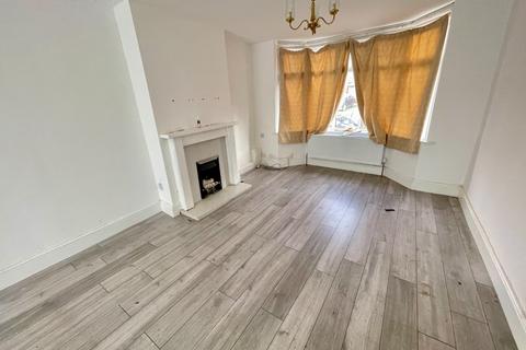 3 bedroom terraced house for sale, St. Winifreds Avenue, Luton, Bedfordshire, LU3 1QT