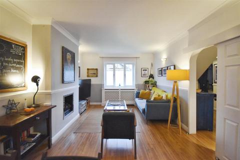 9 Willow Close, Brentford, TW8 8DE